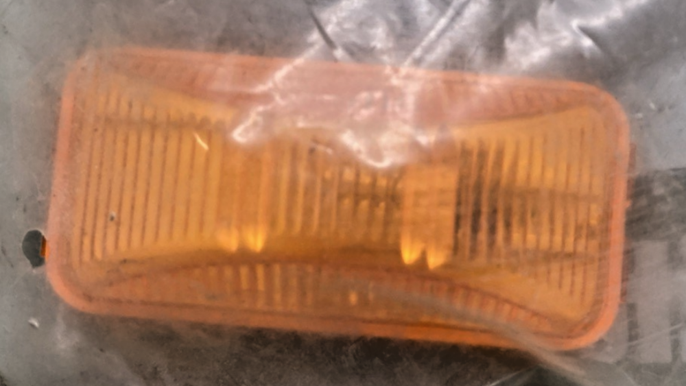 Qty 2 Genuine Truck-Lite 15200Y 15 Series Marker/Clearance Lamp Yellow