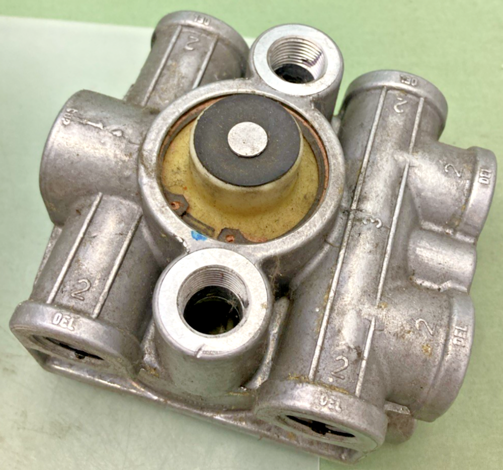 New Genuine Bendix 21103023 Relay Valve