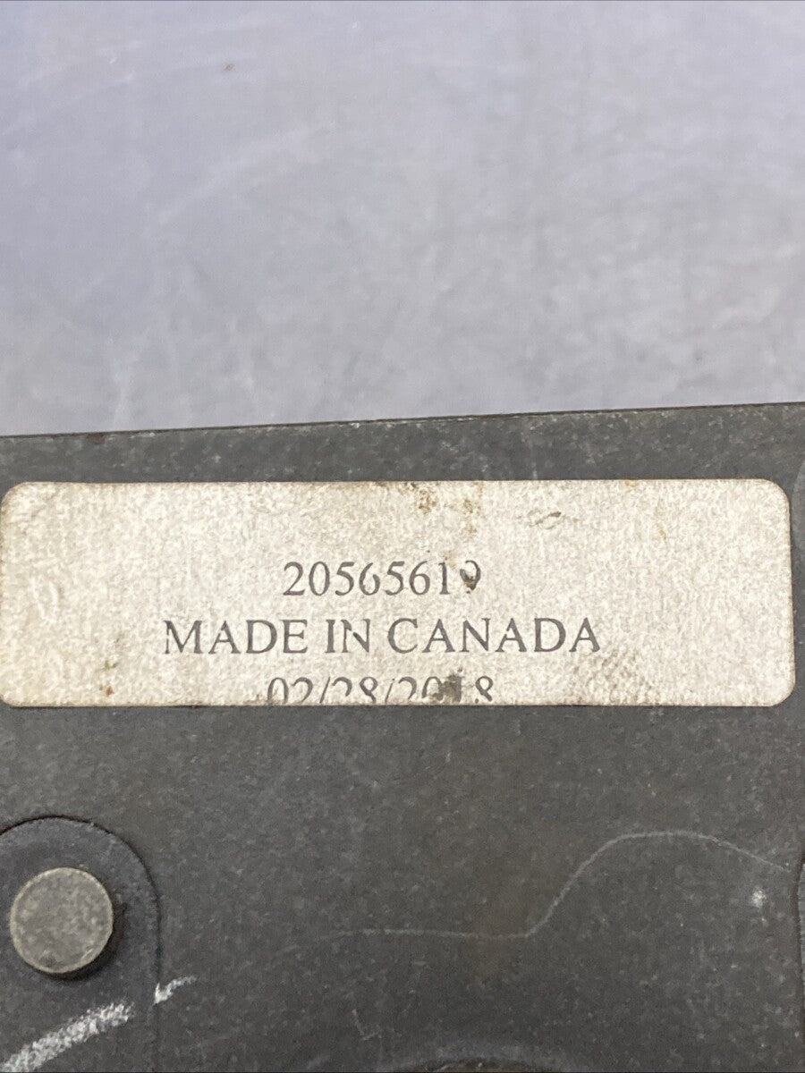 New Replaces Volvo 20565618 Hood Latch Replaces 20356095, 20356096