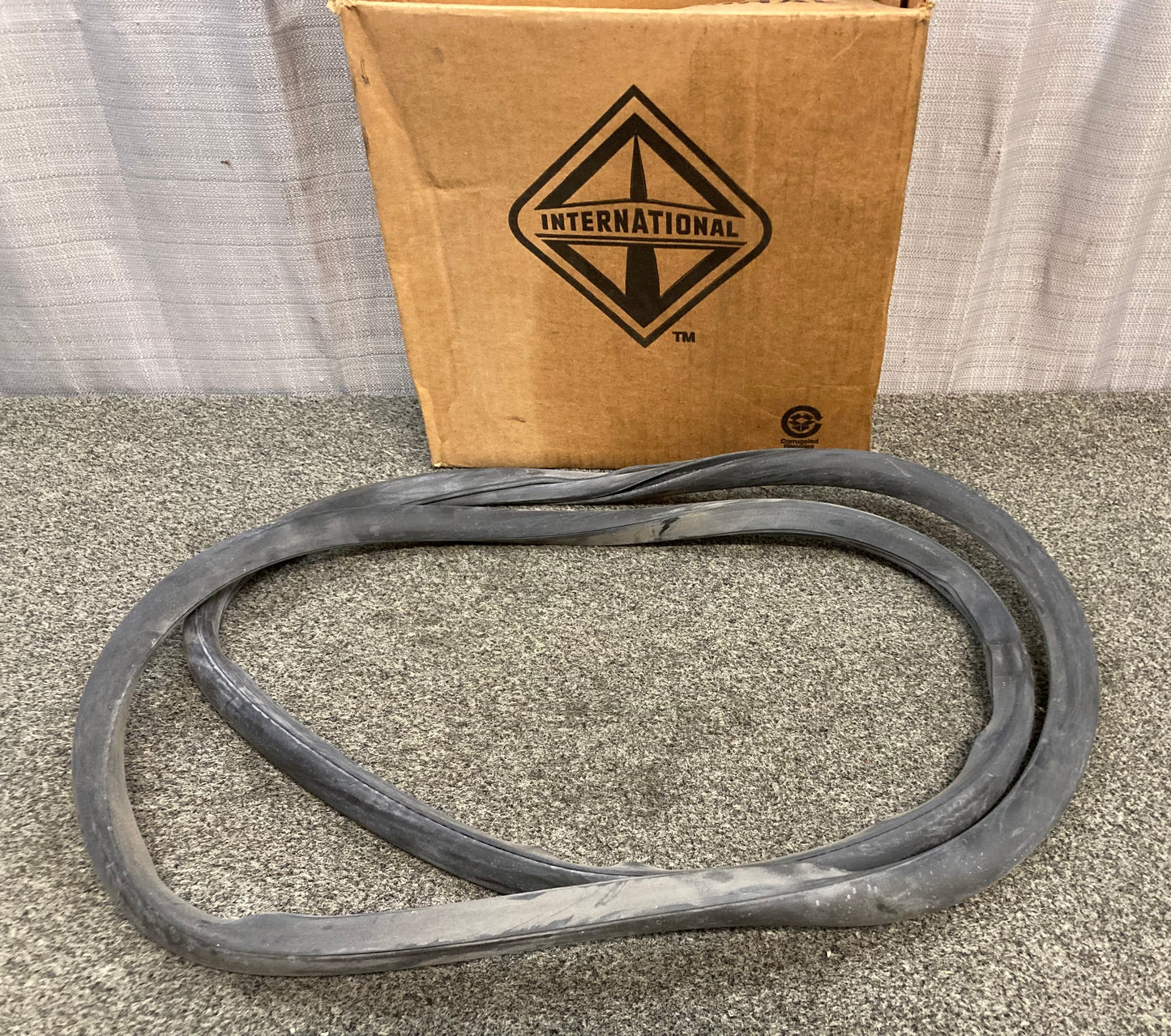 New Genuine International 403336C2 Door Mirror Glass Retainer