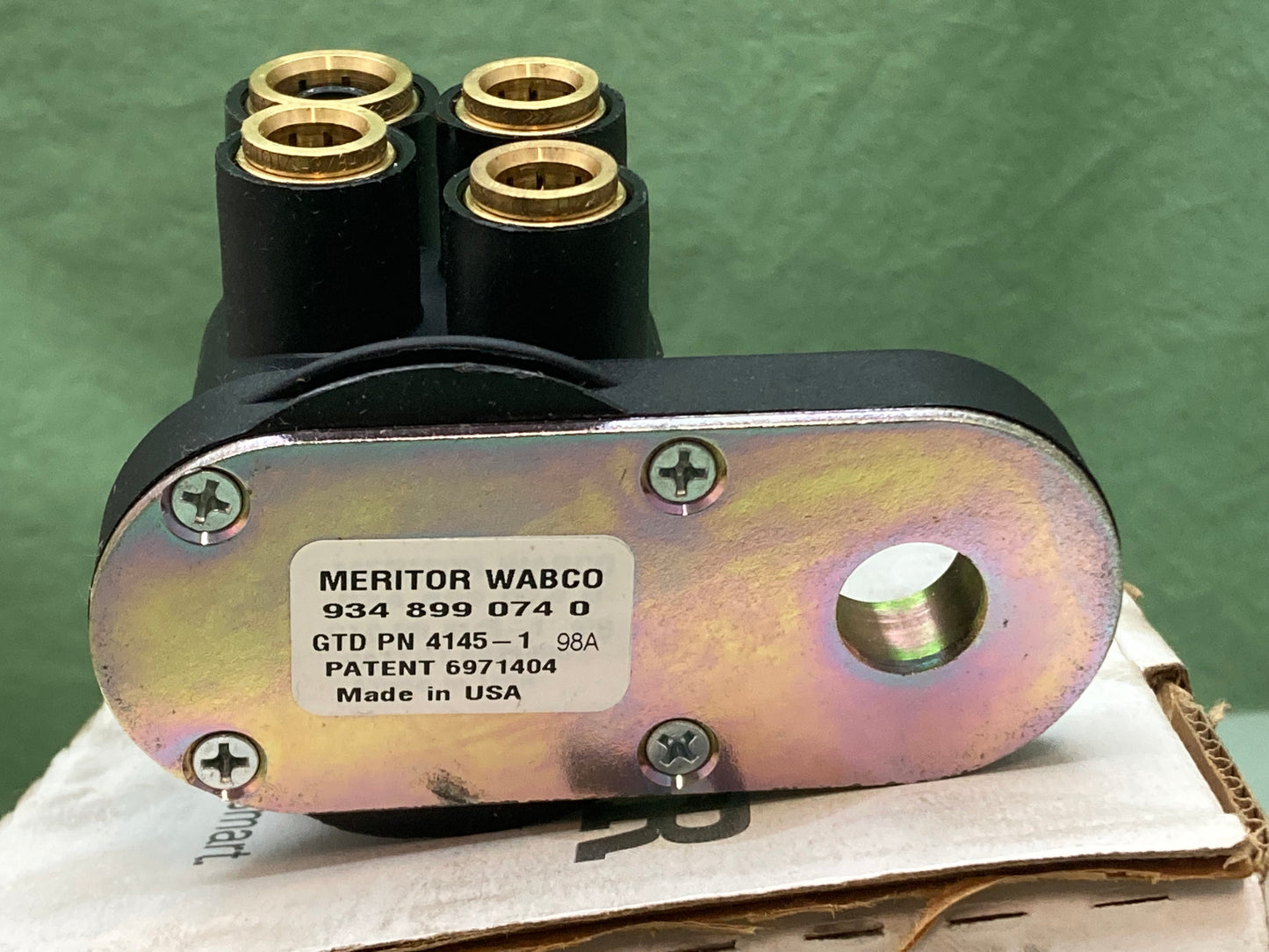 New Genuine Meritor Volvo 20815953 Manifold Safety Valve