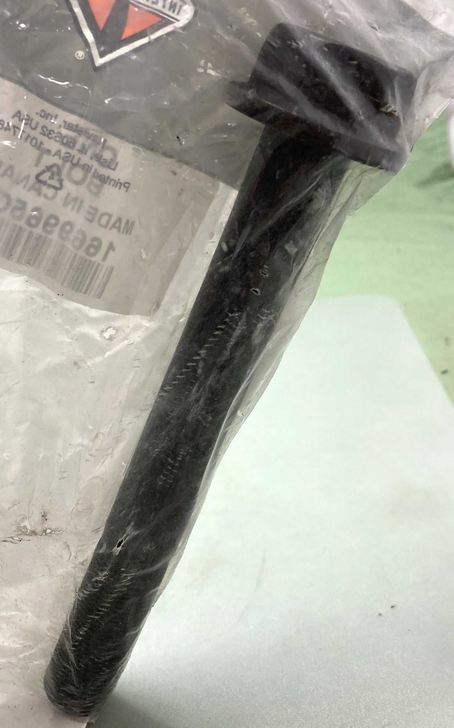 New Genuine International 1669965C1 Bolt