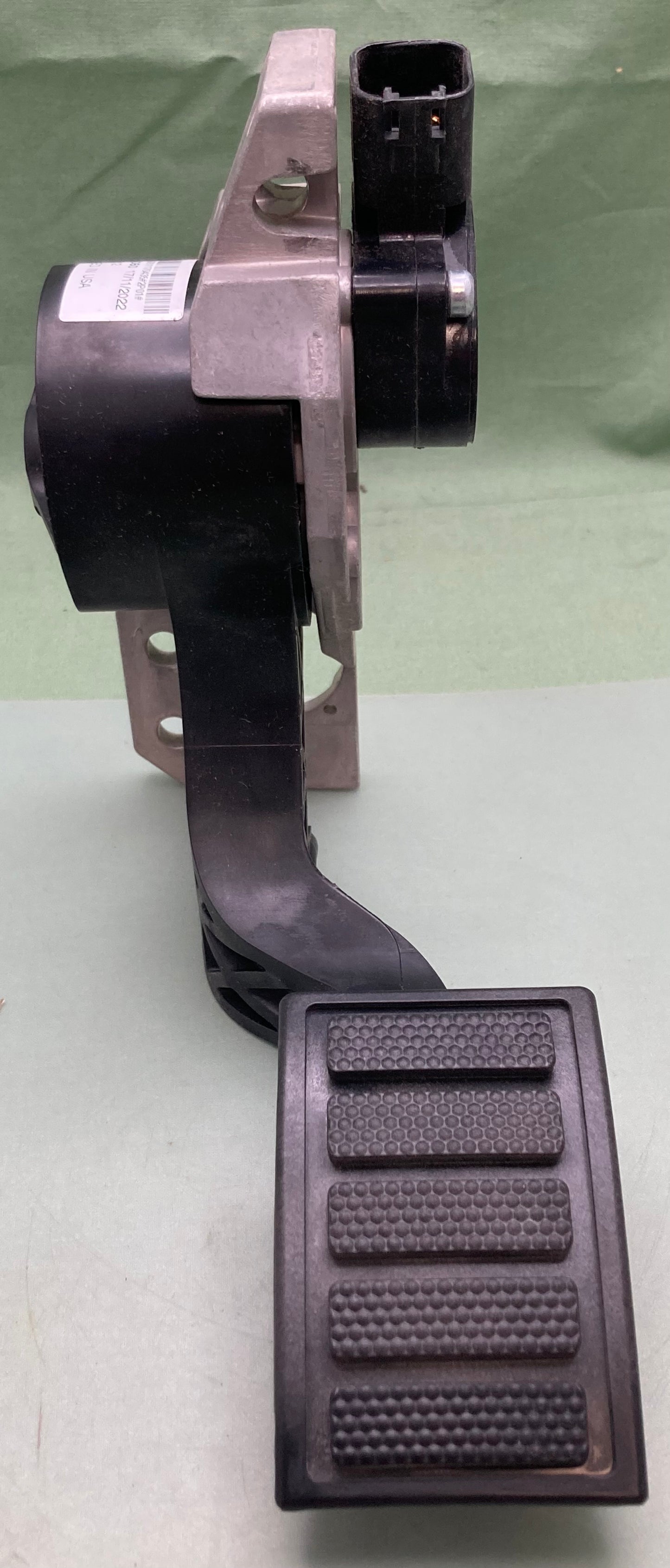 New Genuine Volvo 23897050 Accelerator Pedal