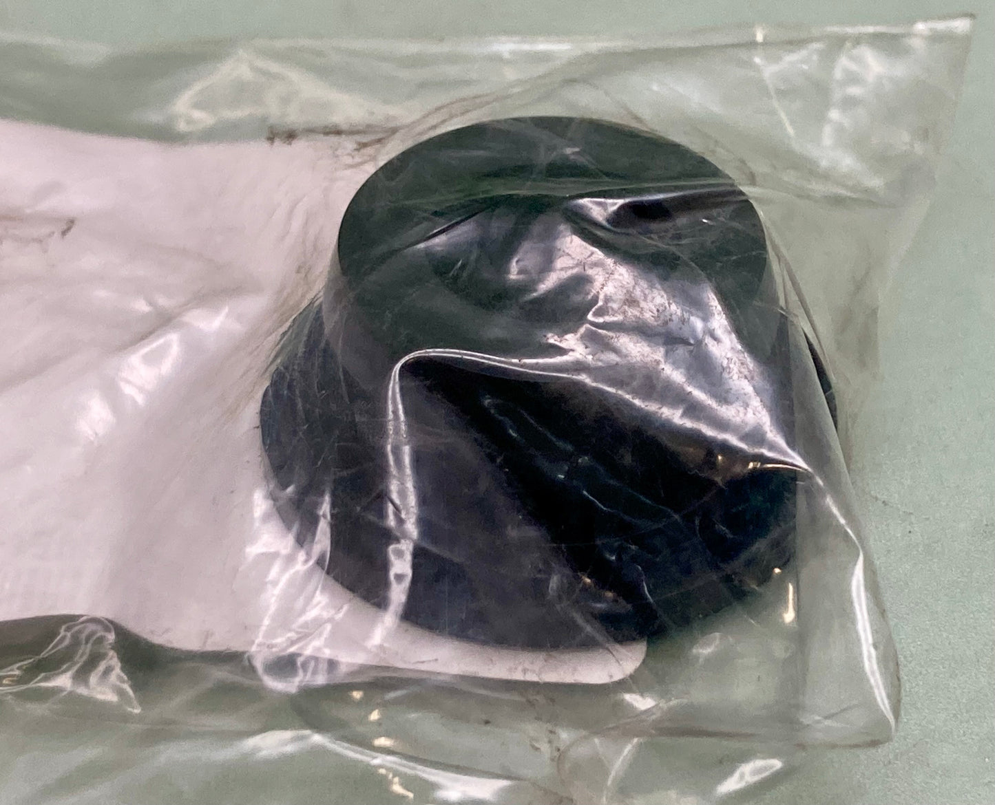 New Genuine Cummins 3042401 Seal, Grommet