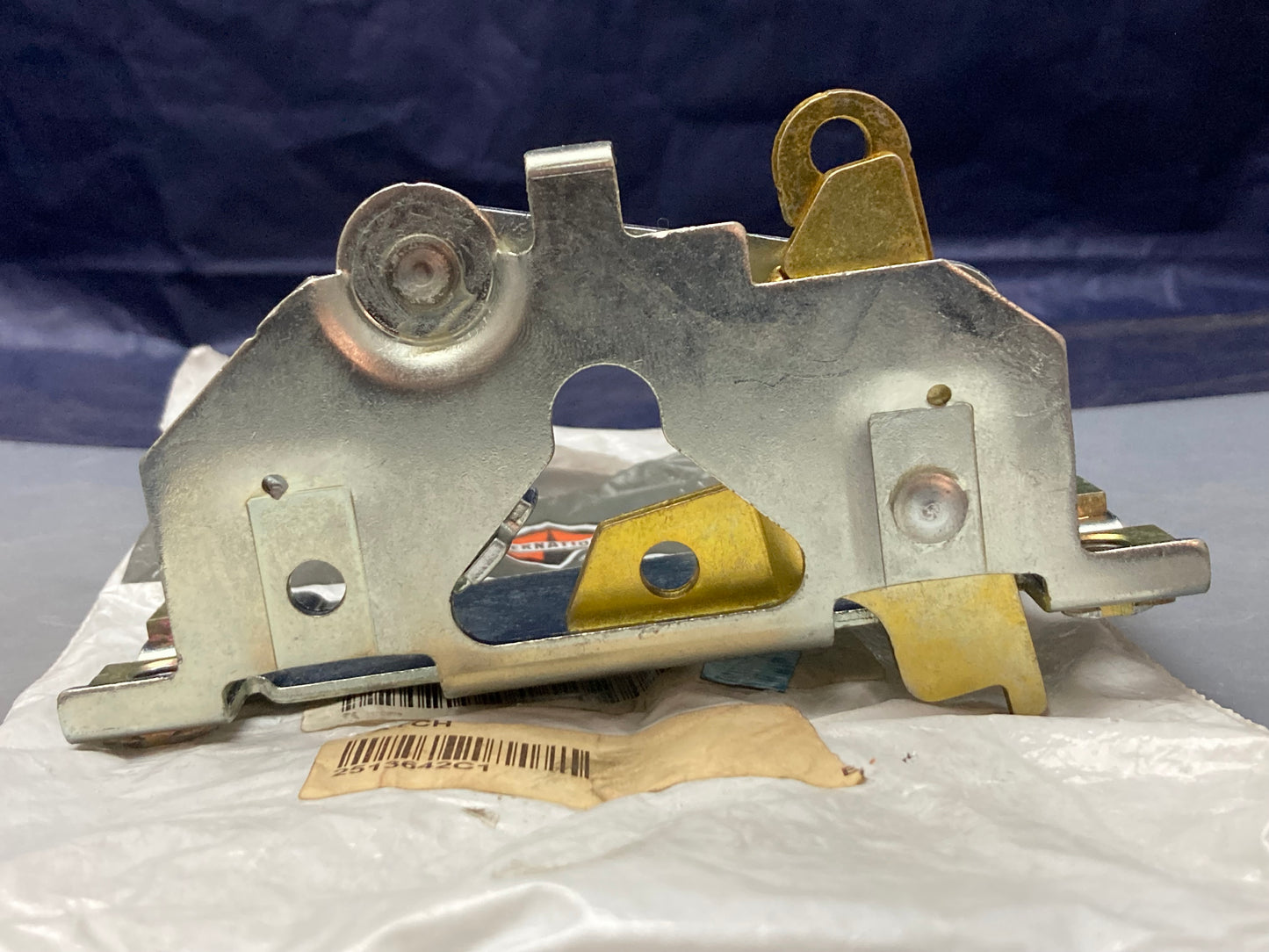 New Genuine International 2513642C2 Door Latch Assembly Left Hand