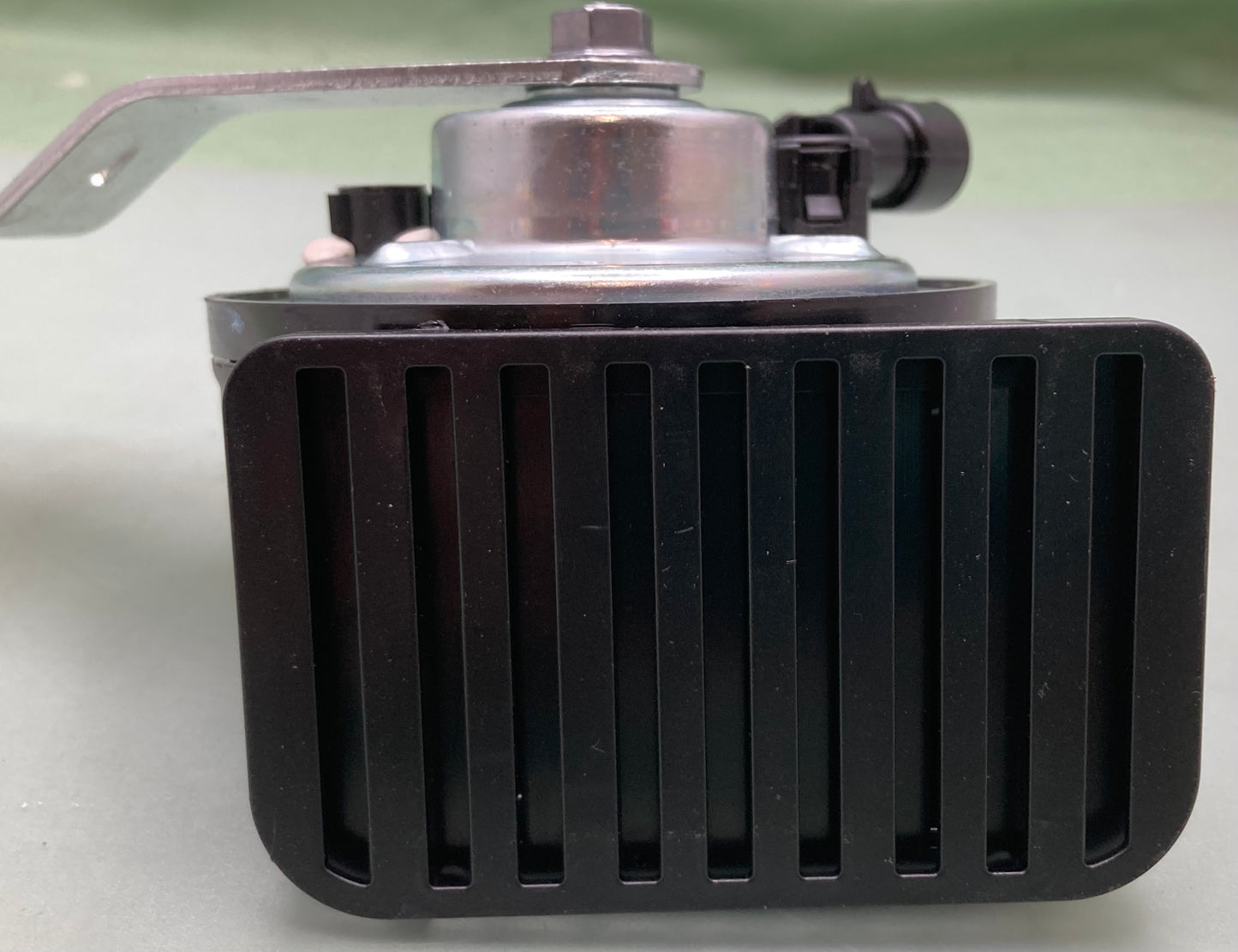 New Genuine Volvo 22291888 Horn