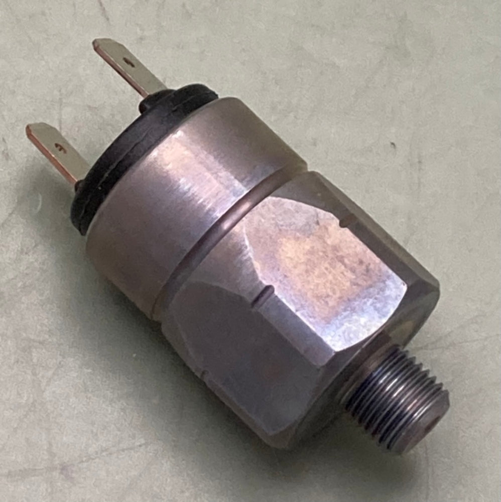 CNH Industrial 84389510 Pressure Switch New Genuine