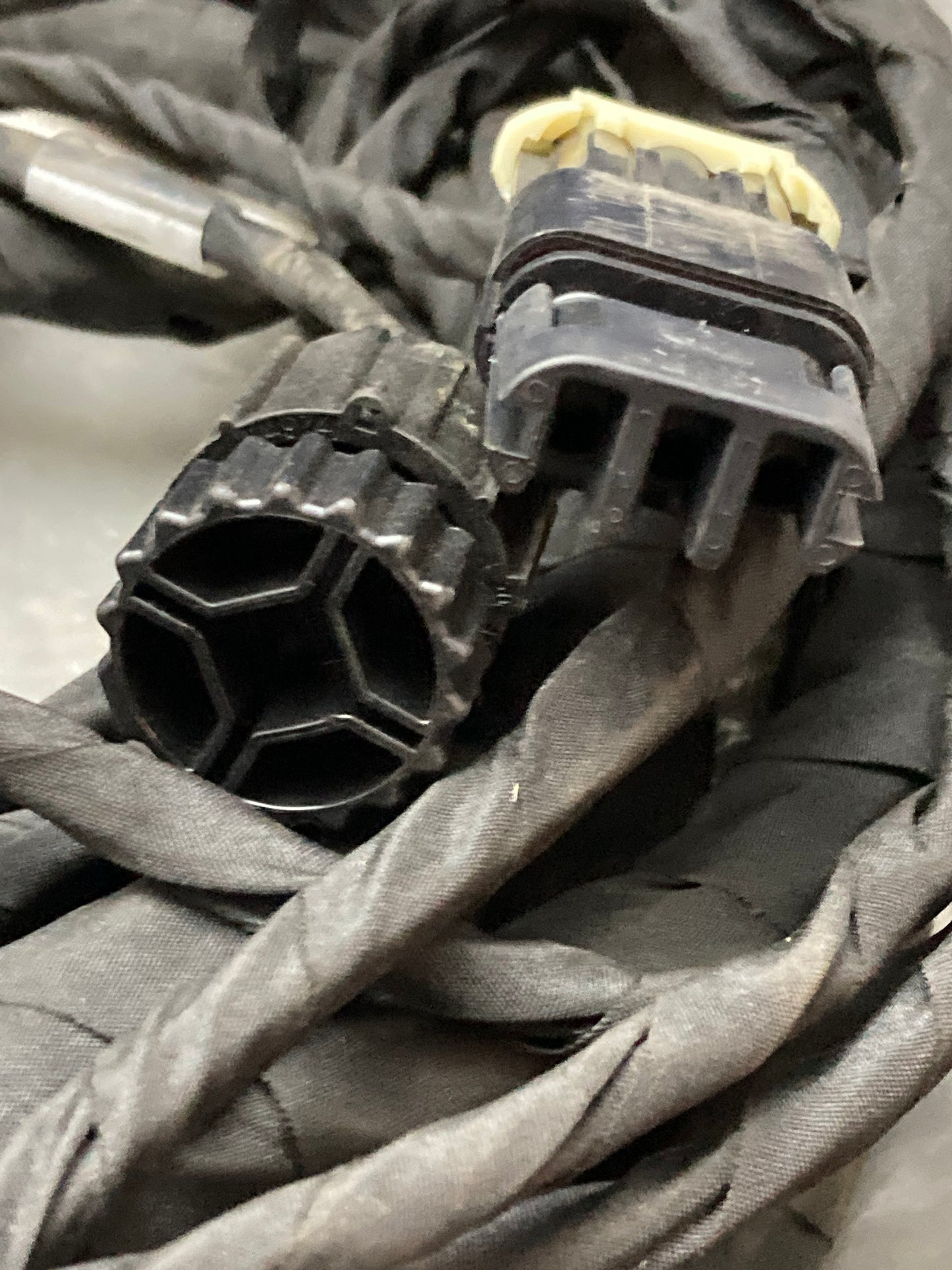 New Replaces Volvo 20734425 Wiring Harness