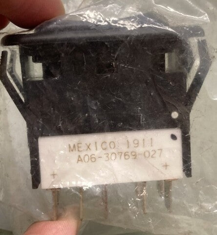 Freightliner A06-30769-027 Rocker Switch Power Window New Replaces