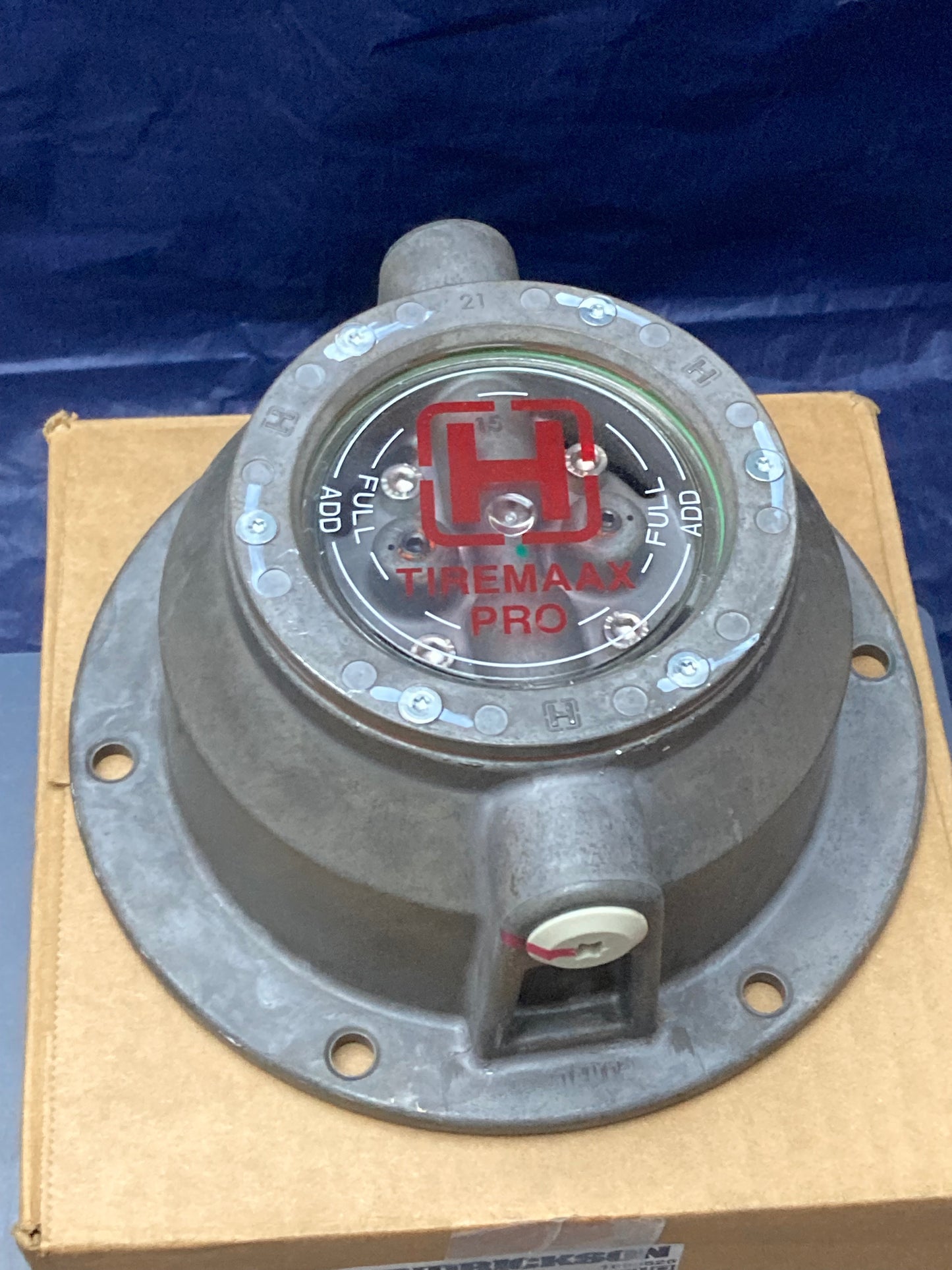 Hendrickson VS-32056-1 Wheel Hub Cap Bolt On New Genuine