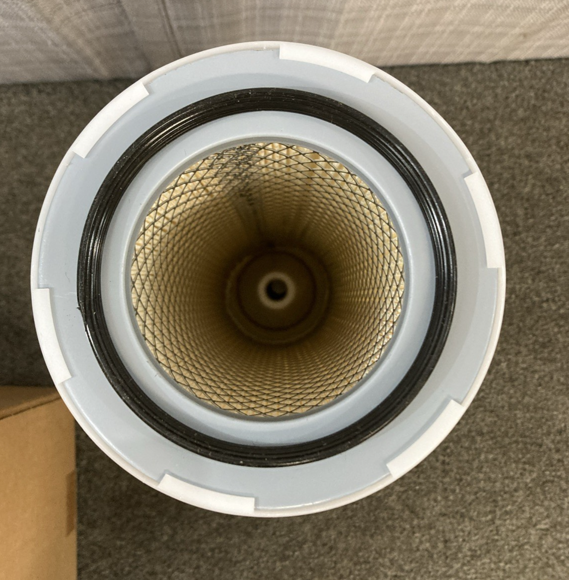 New Genuine NAPA GOLD 2518 Air filter Case 550