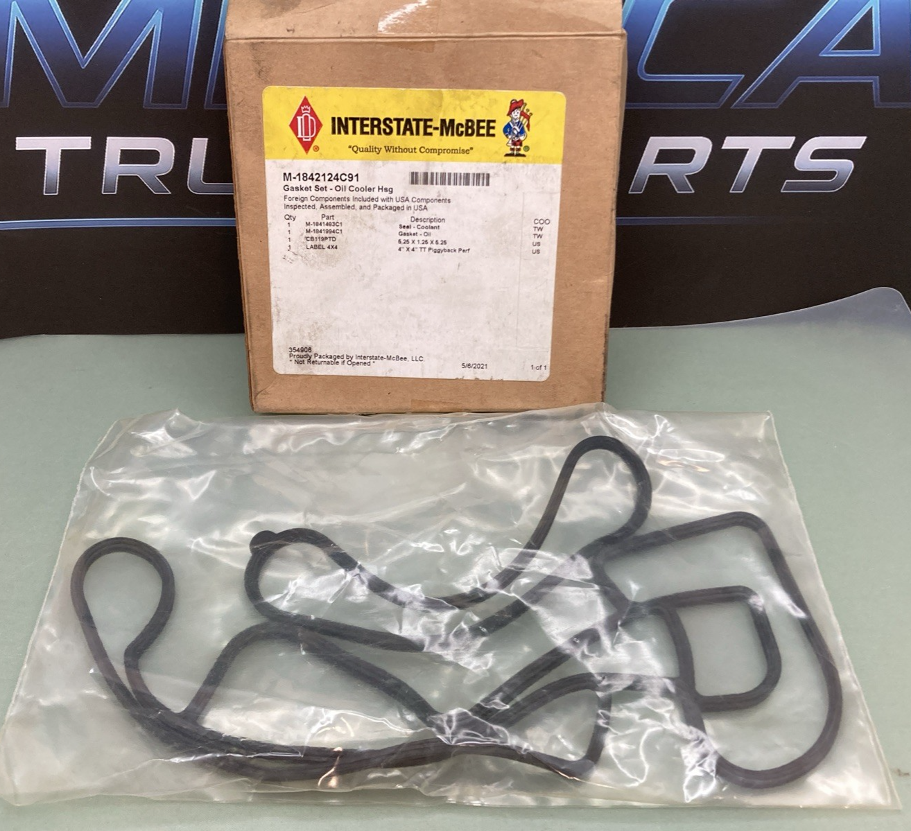 New Genuine Interstate-McBee M-1842124C91 Engine Oil Cooler Housing Gasket Set