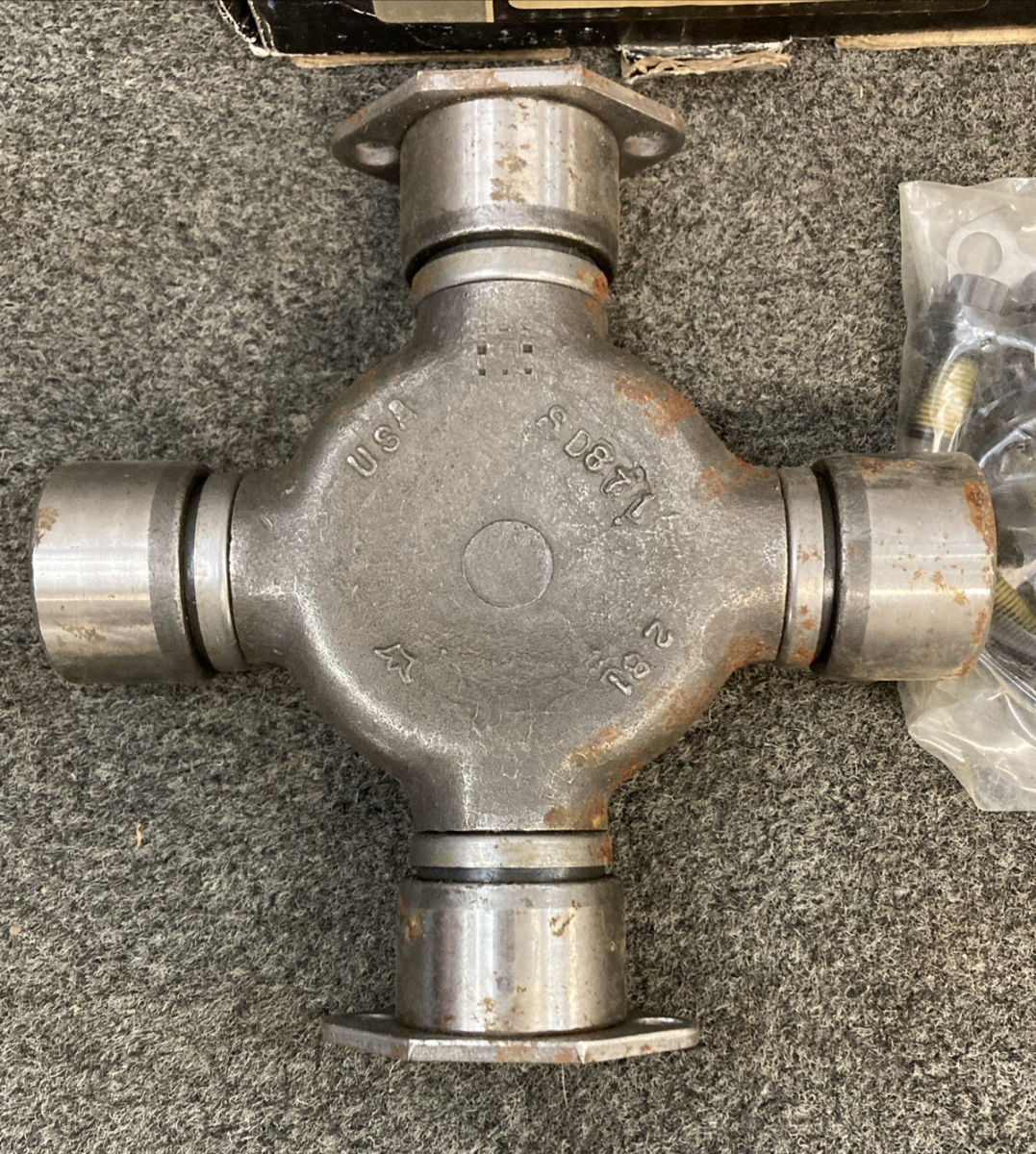 New Genuine Neapco 6-0676 Universal Joint