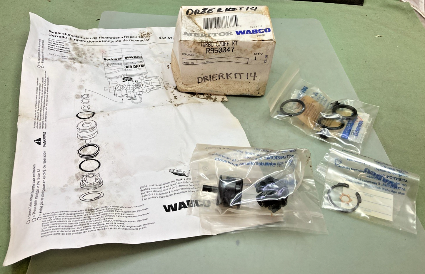 New Genuine Meritor Wabco R950047 Air Brake Dryer Valve Kit