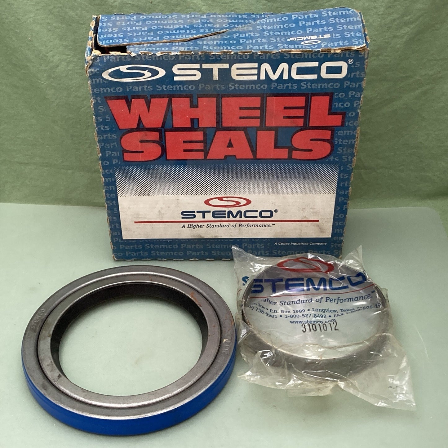New Genuine Stemco 392-9012 Drive Wheel Seal Set