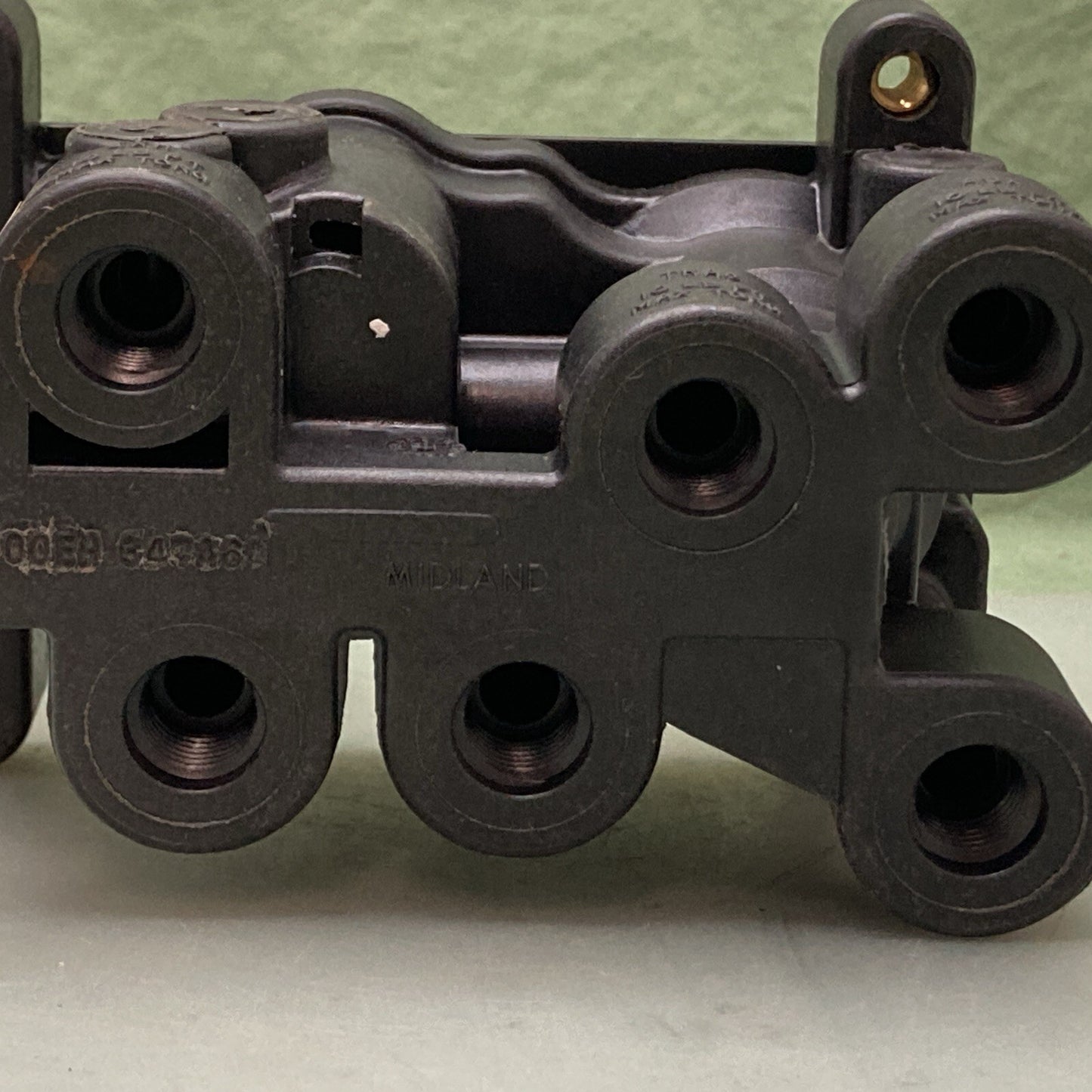 New Genuine Haldex KN20611 Air Brake Control Valve