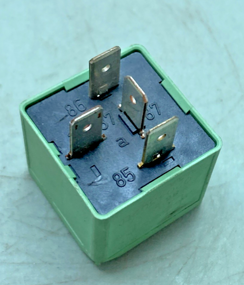 New Genuine International 2503522C1 Relay