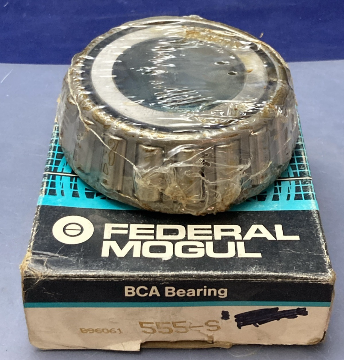 NEW GENUINE FEDERAL MOGUL 555-S TAPERED ROLLER BEARING, CONE