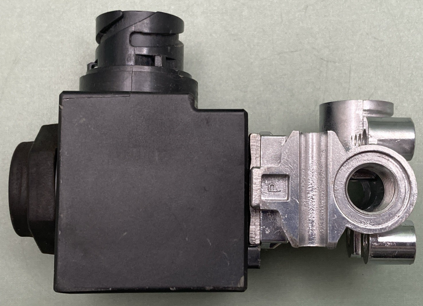 New Genuine Volvo 1078315 Solenoid Valve