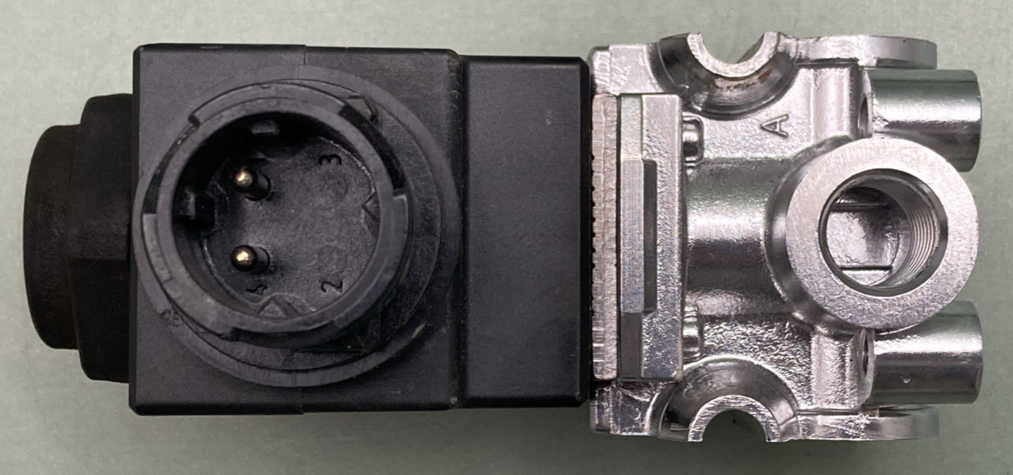 New Genuine Volvo 1078315 Solenoid Valve