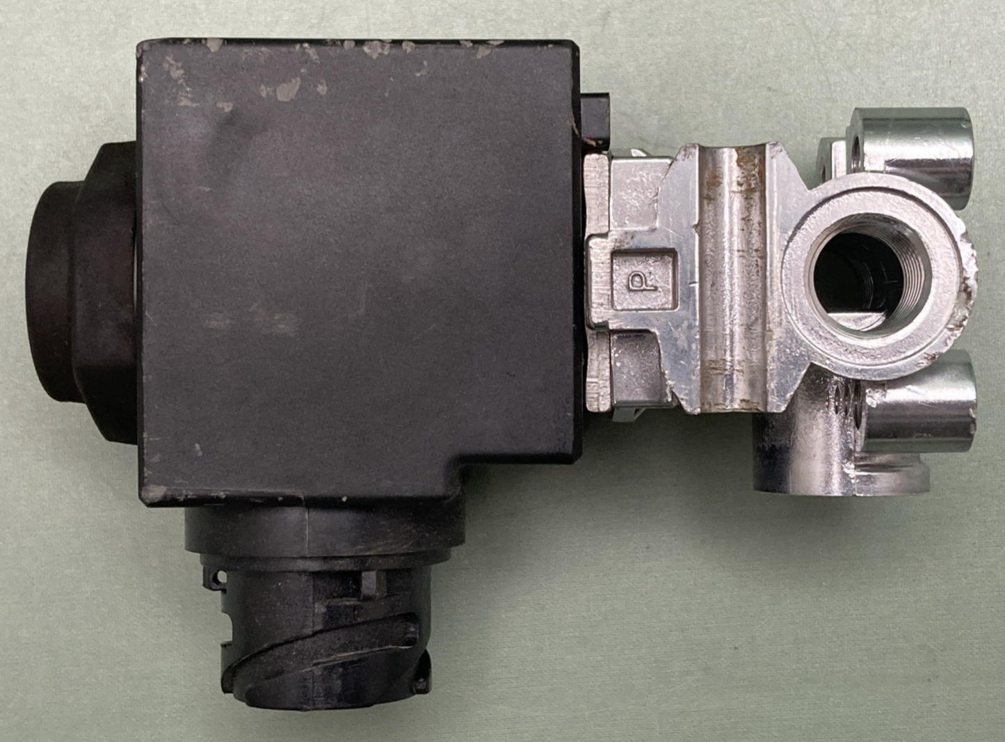 New Genuine Volvo 1078315 Solenoid Valve