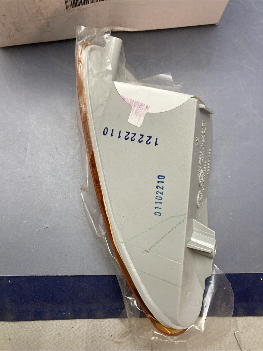 New Replaces International 3561966C1 Park Signal Light Side Marker