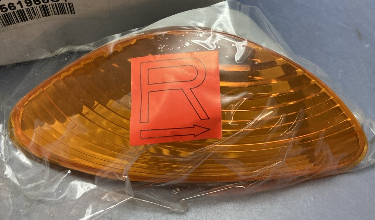 New Replaces International 3561966C1 Park Signal Light Side Marker