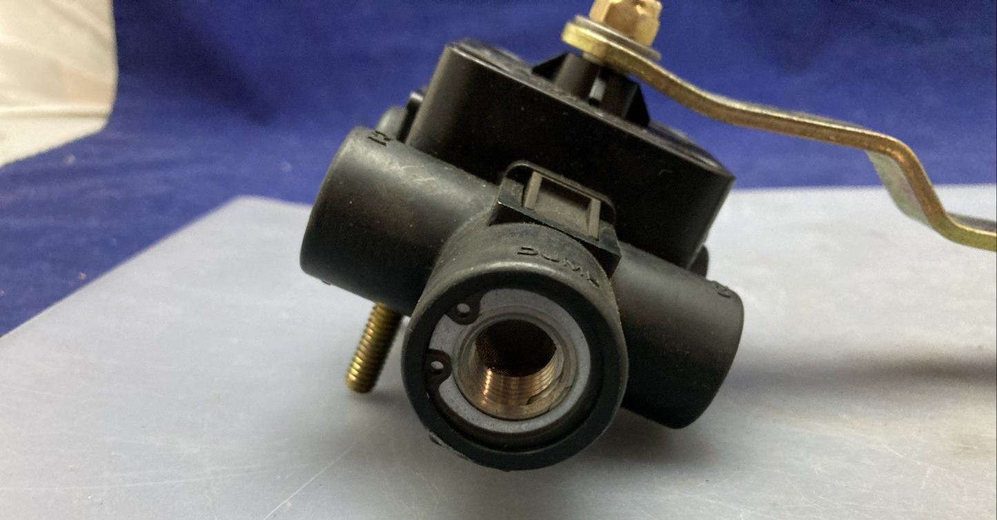 NEW GENUINE Barksdale KD2445 Height Control Leveling Valve Kenworth