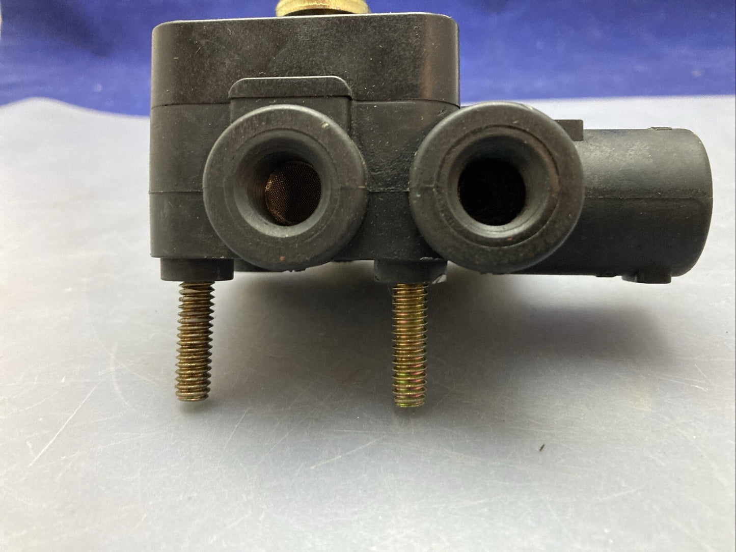 NEW GENUINE Barksdale KD2445 Height Control Leveling Valve Kenworth