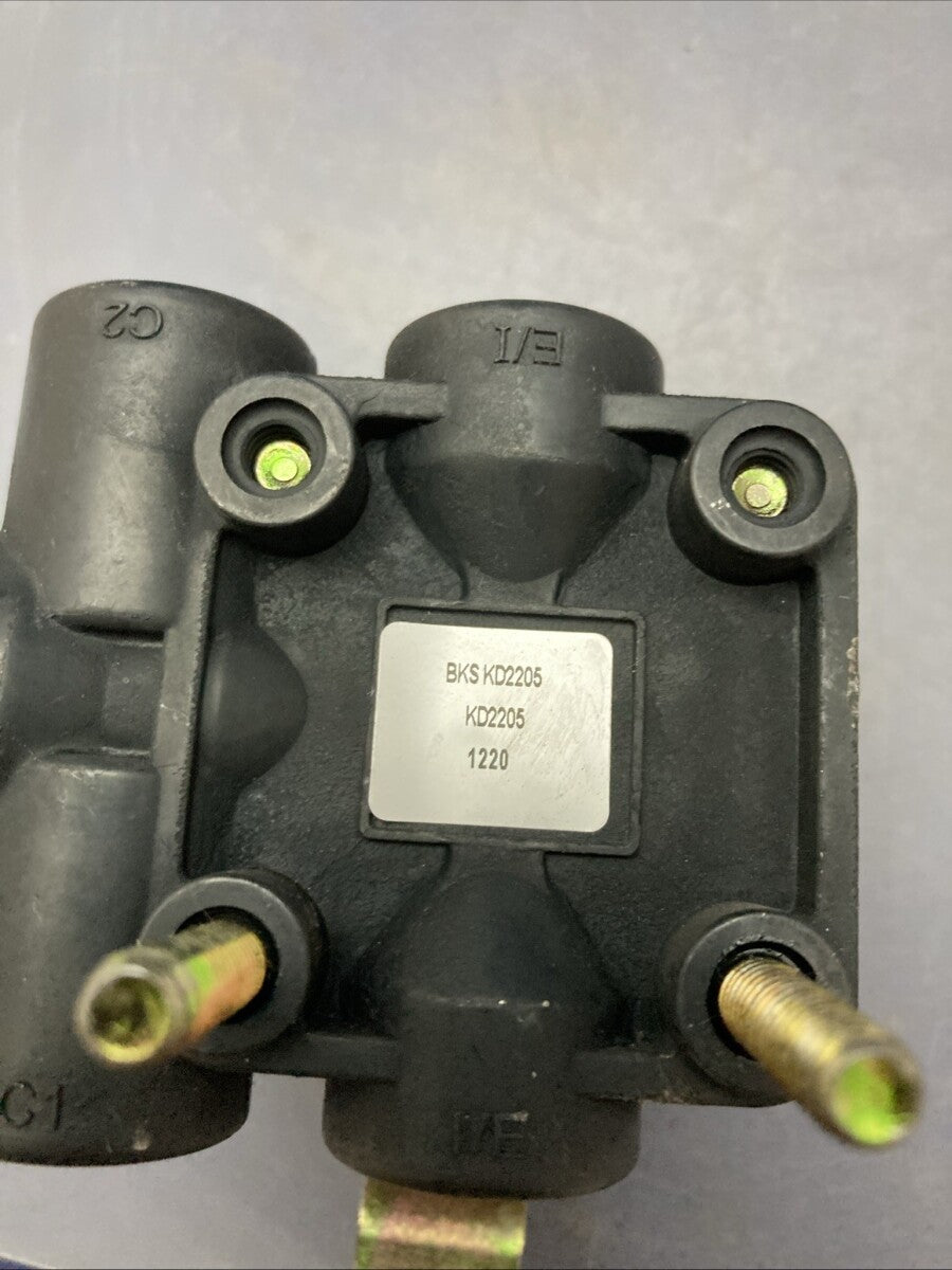 NEW GENUINE Barksdale KD2445 Height Control Leveling Valve Kenworth