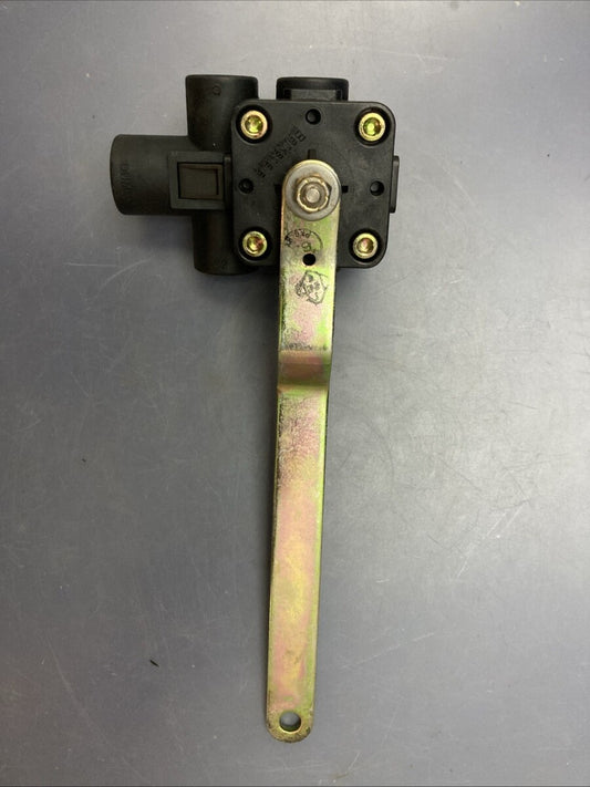 NEW GENUINE Barksdale KD2445 Height Control Leveling Valve Kenworth