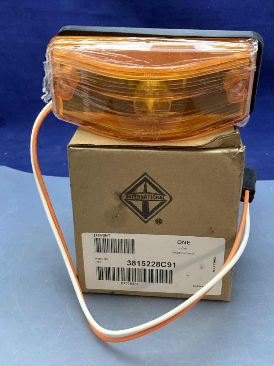New Genuine International 3815228C91 Turn Signal Light, Navistar Compatible