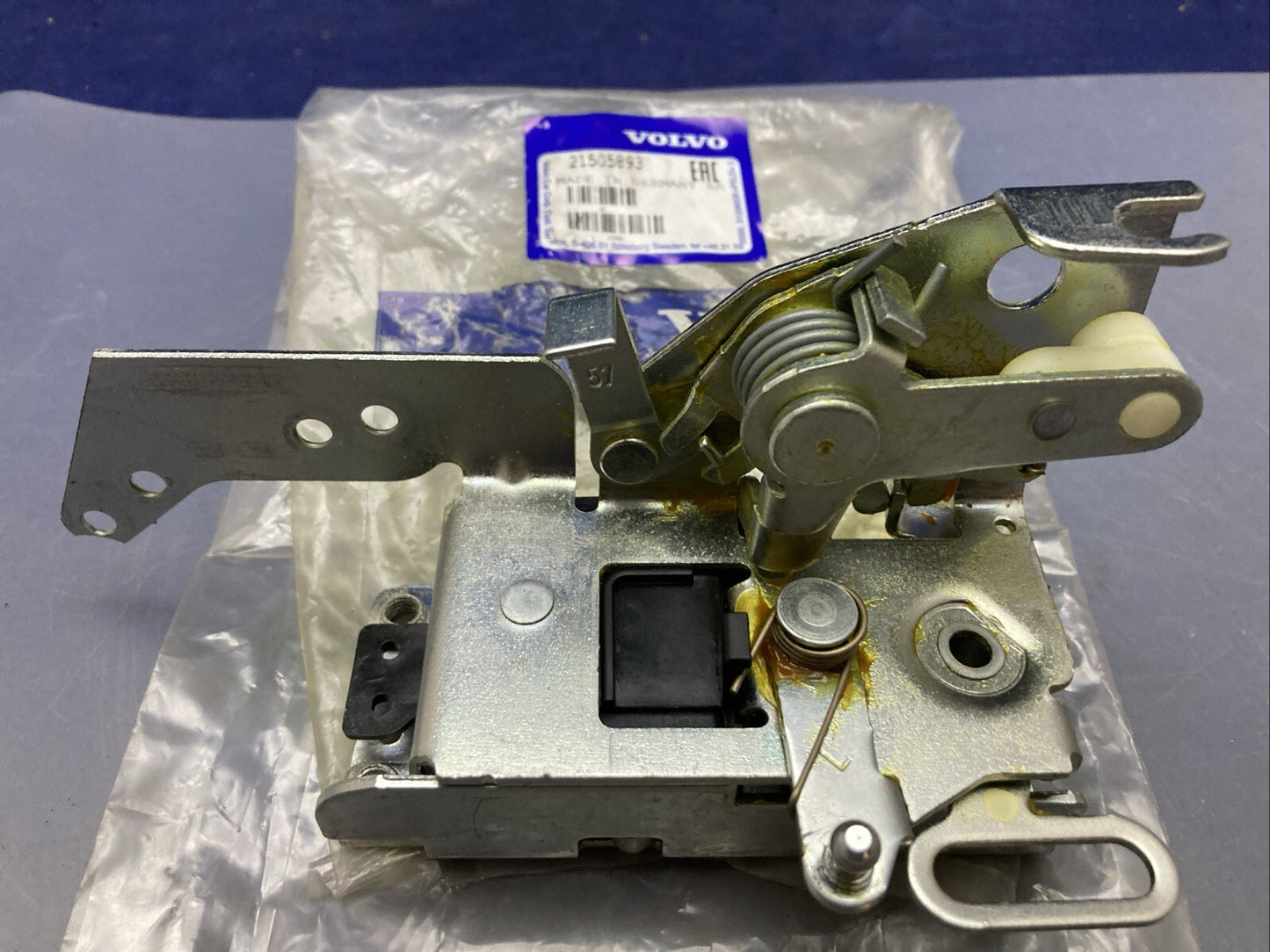 New Genuine Volvo 21505893 Door Latch