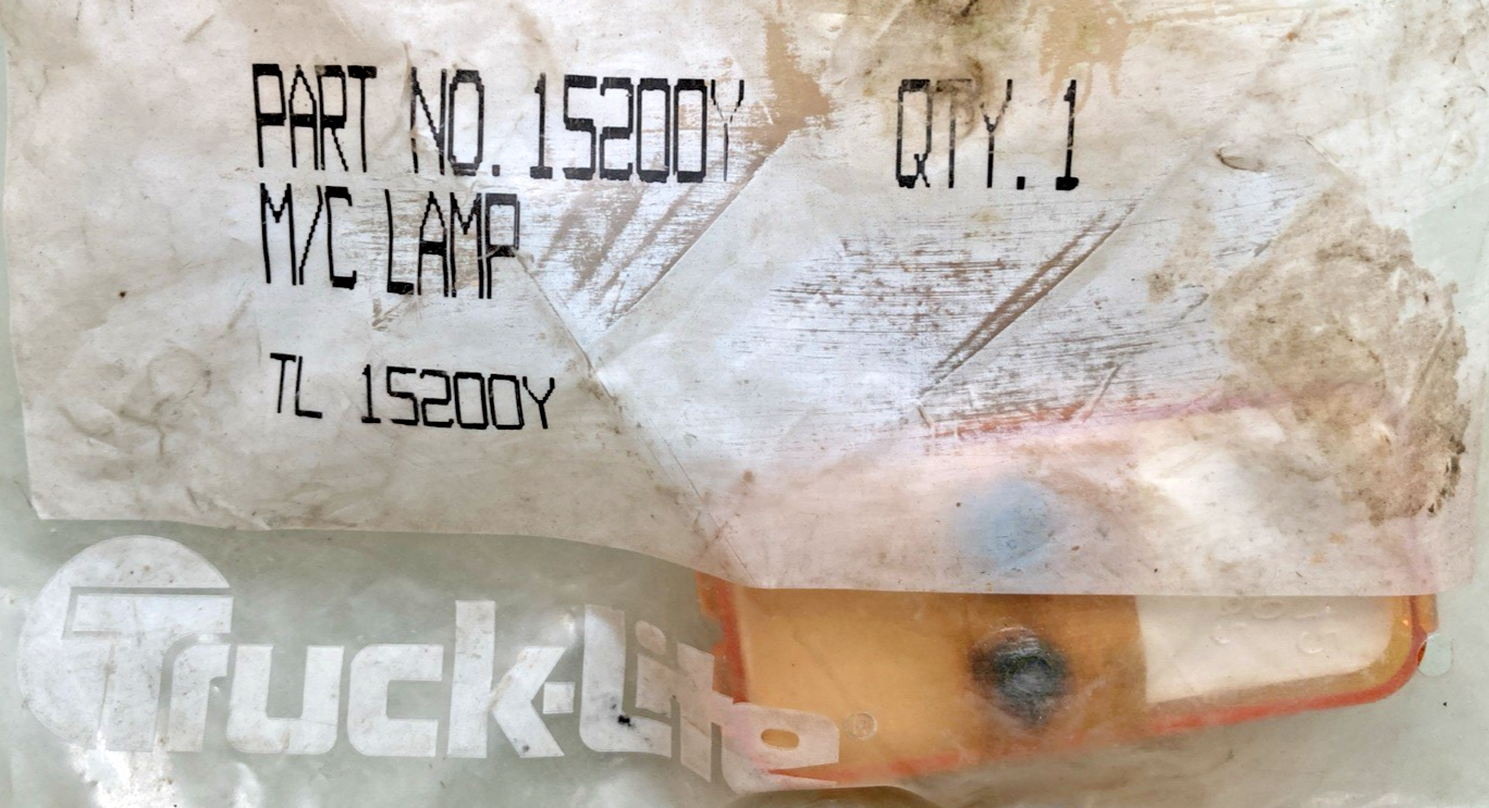 Qty 2 Genuine Truck-Lite 15200Y 15 Series Marker/Clearance Lamp Yellow