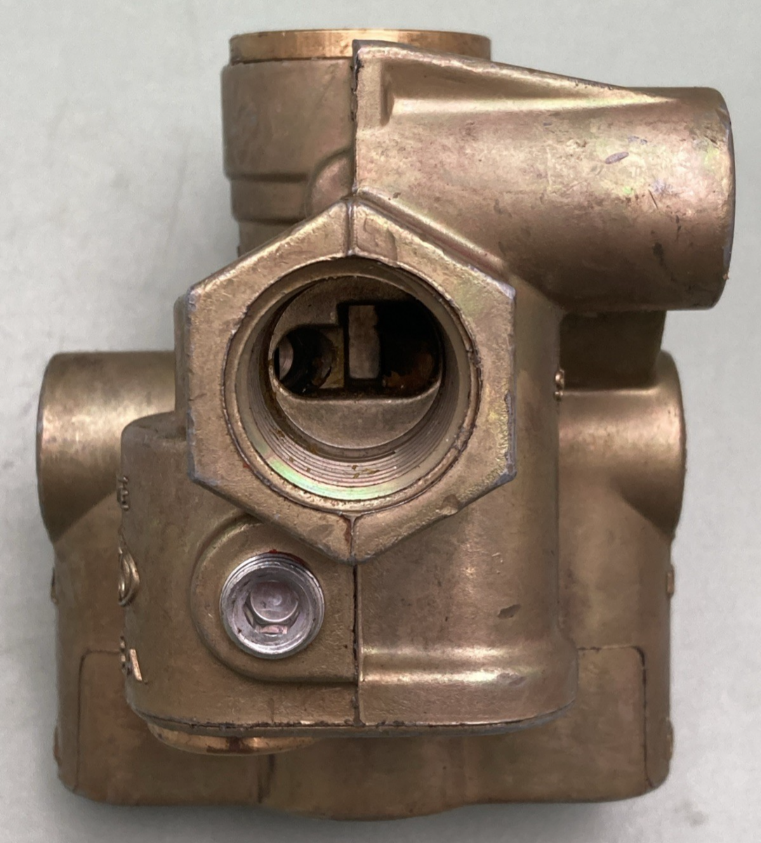 New Genuine Sealco RSL110500 Air Brake Control Valve