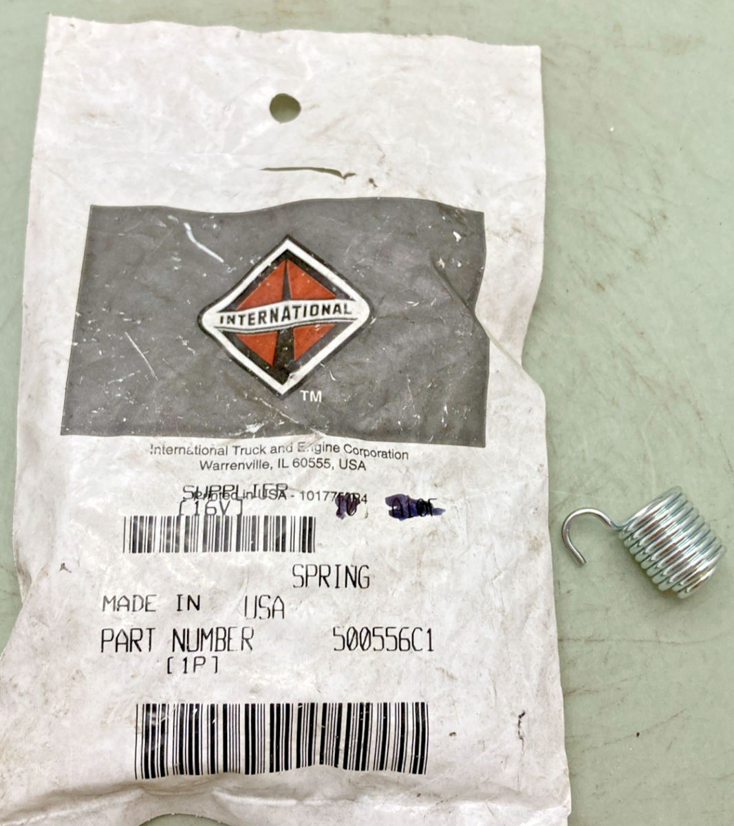 New Genuine International 500556C1 Spring