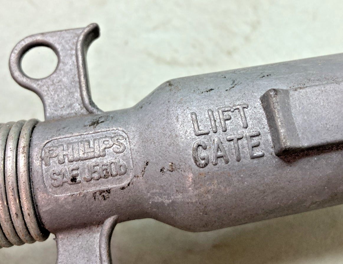 New Genuine Philips SAE J560B Lift Gate Plug