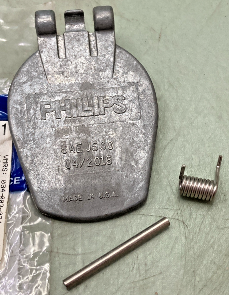 New Genuine Philips 15-796 Trailer Receptacle Socket Cover