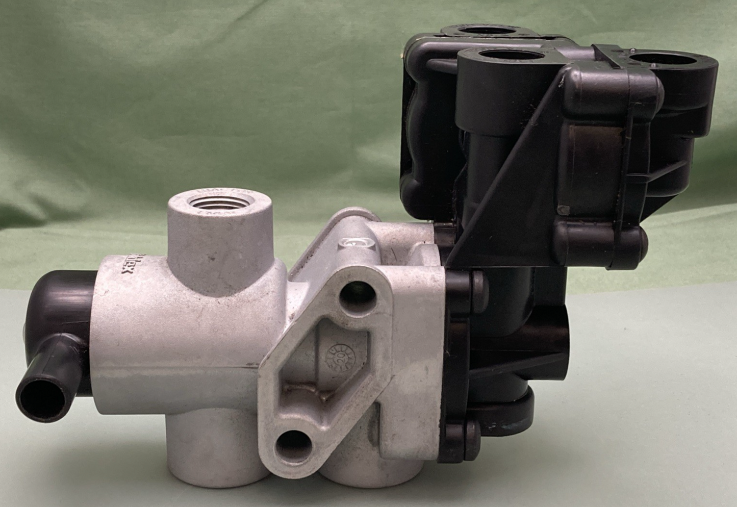 New Genuine Haldex KN34110 Tractor Protection Valve