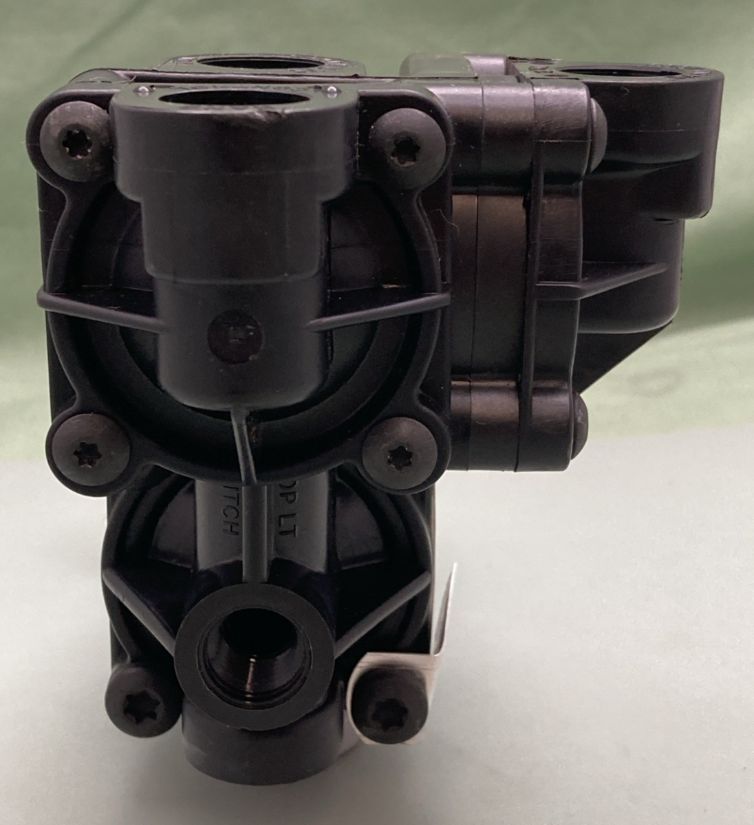 New Genuine Haldex KN34110 Tractor Protection Valve