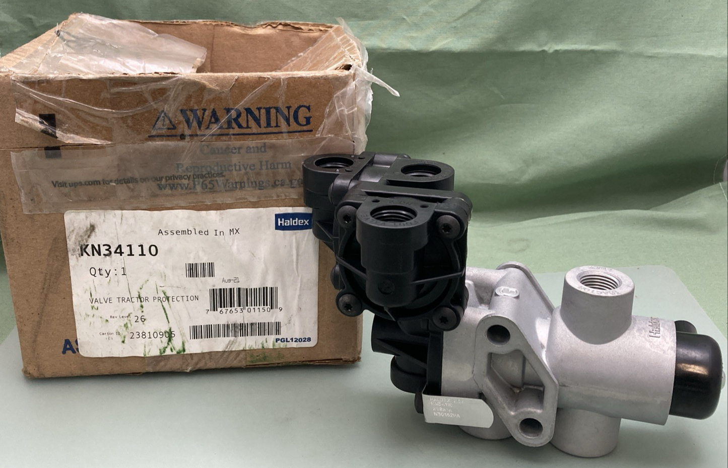 New Genuine Haldex KN34110 Tractor Protection Valve