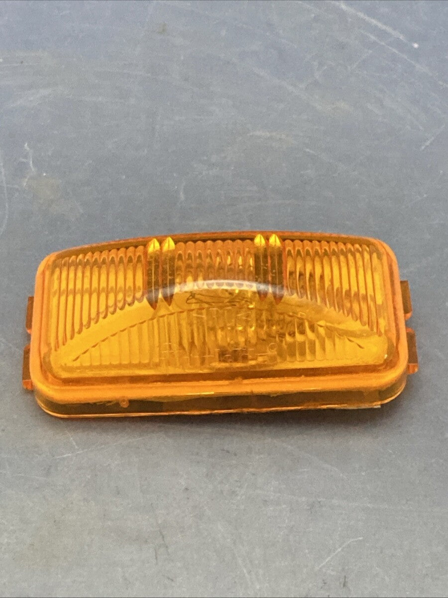 New Genuine Truck-Lite 15206 Model 15 Amber Lamp