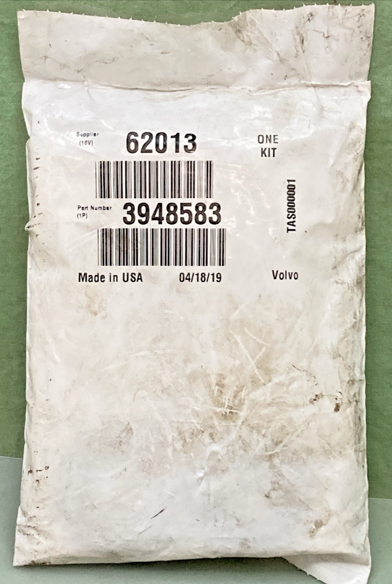 New Genuine Volvo 3948583 Input Shaft Seal Kit