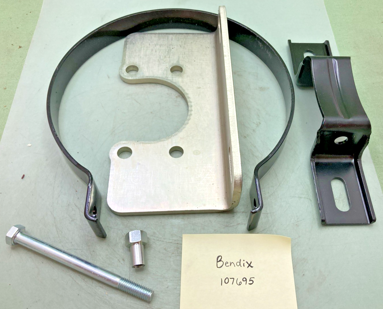 New Replaces Bendix 107695 Mounting Bracket Kit Incomplete Kit