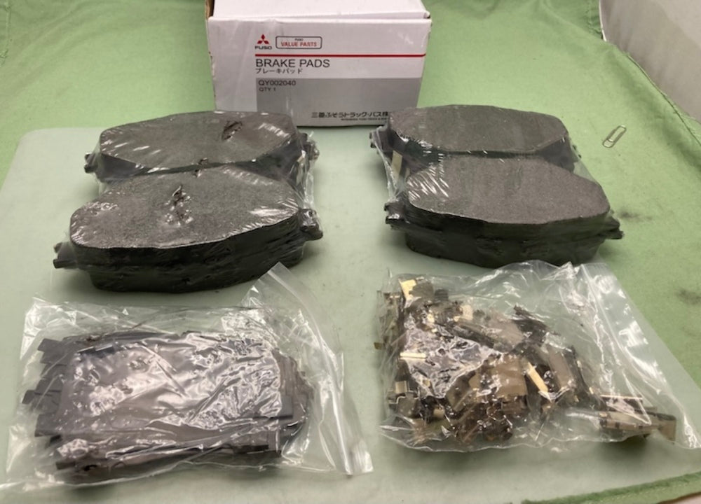 Mitsubishi QY002040 Fuso Brake Pad Kit New Genuine
