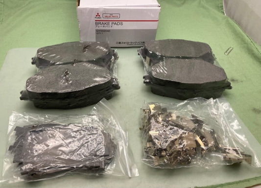 Mitsubishi QY002040 Fuso Brake Pad Kit New Genuine