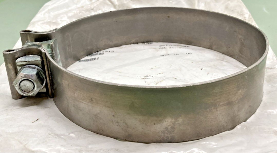 New Genuine Volvo 20961913 Exhaust Clamp
