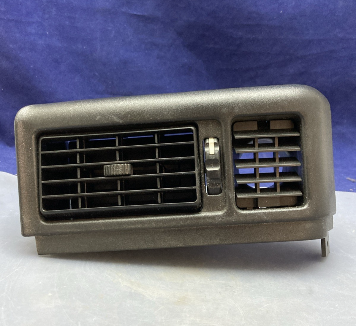 New Genuine Volvo 8191050 HVAC Vent