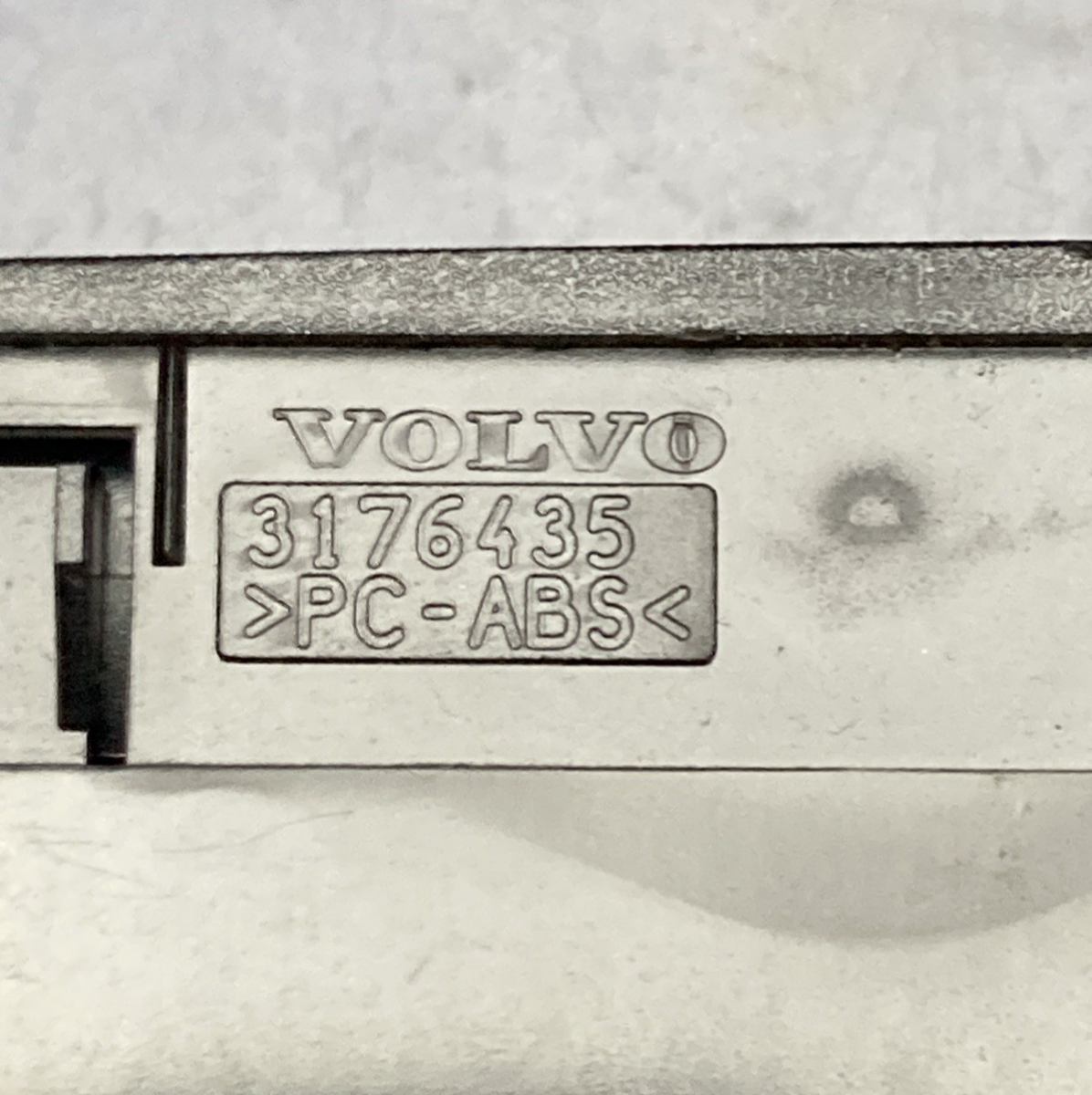 New Genuine Volvo 3176435 HVAC Shutter Vent