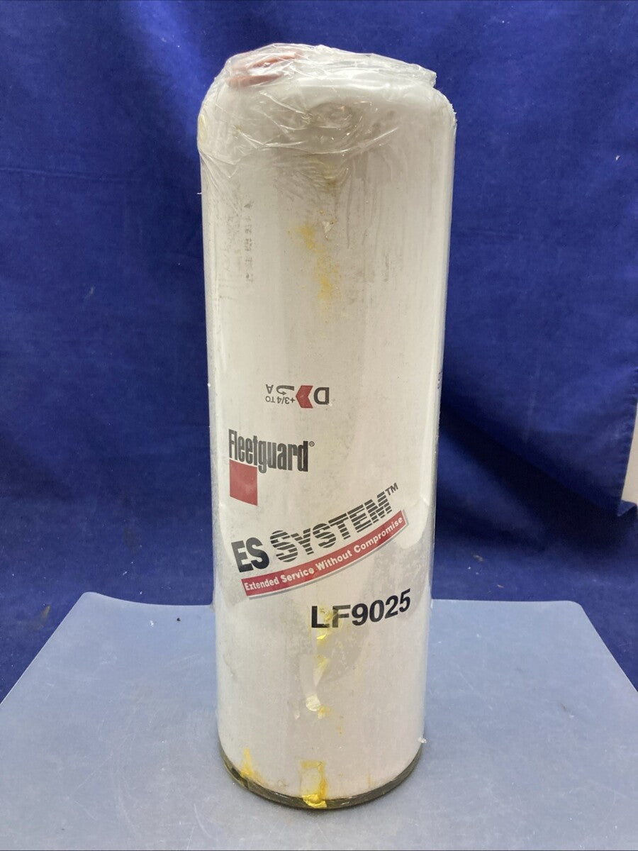 New Genuine Fleetguard LF9025 Engine Oil Filter